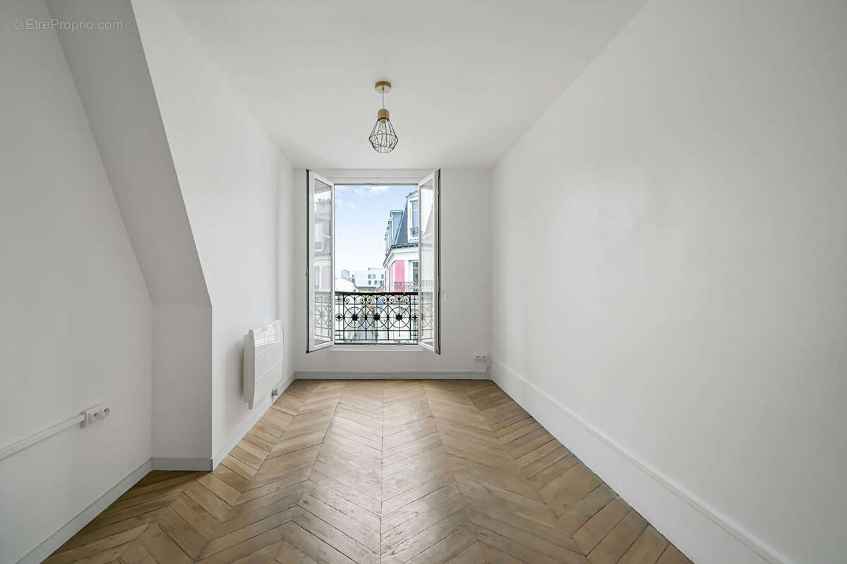 Appartement à PARIS-14E