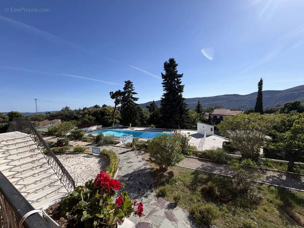 Appartement à BERRE-LES-ALPES