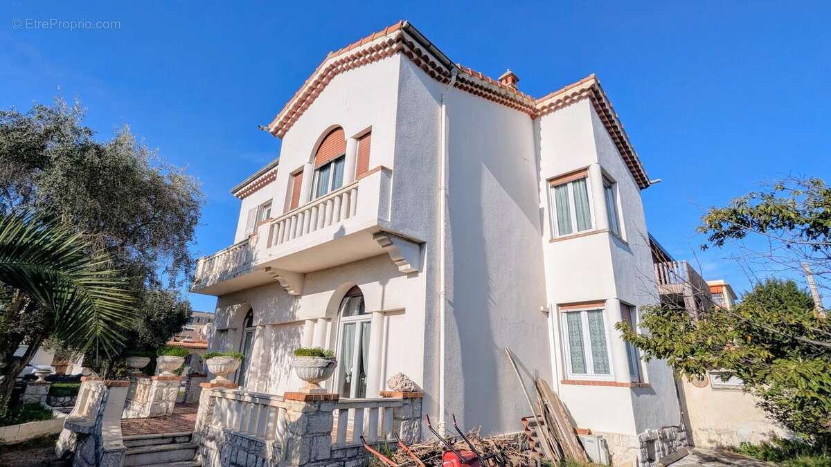 Maison à SAINT-LAURENT-DU-VAR