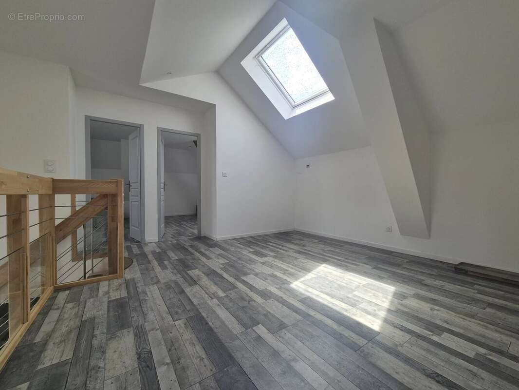 Laval maison en pierre de 168 m2 entierement renovee- 4 chambres dont une suite parentale au rdc sur un terrain de 12000 m2 - photo 8