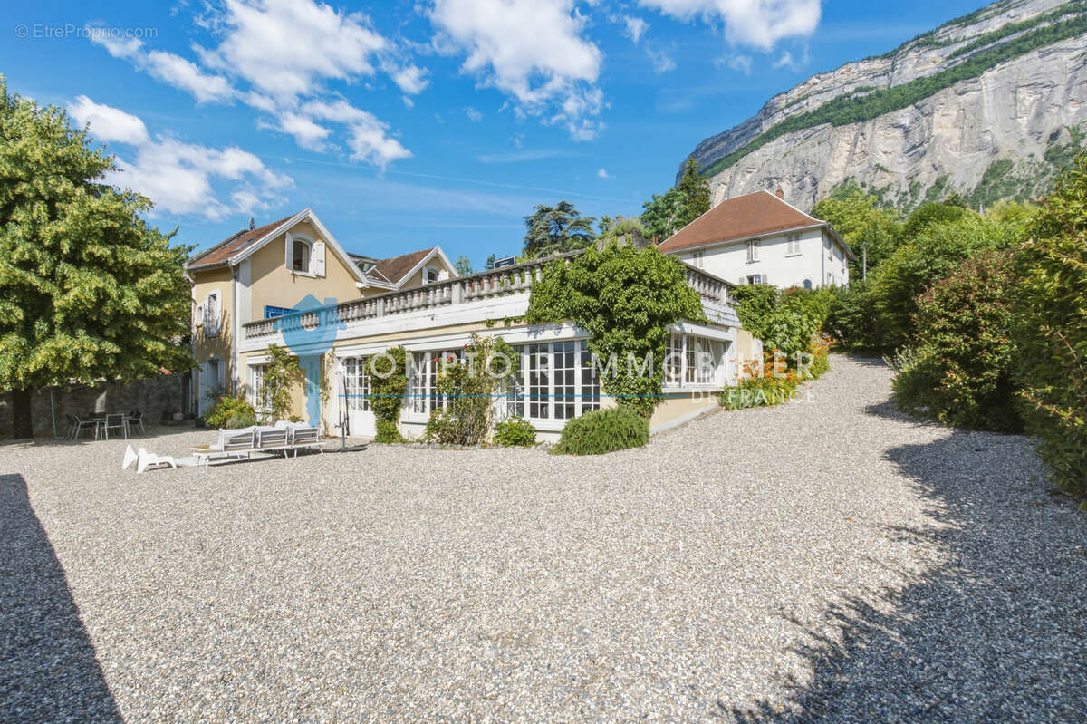 Maison à MEYLAN