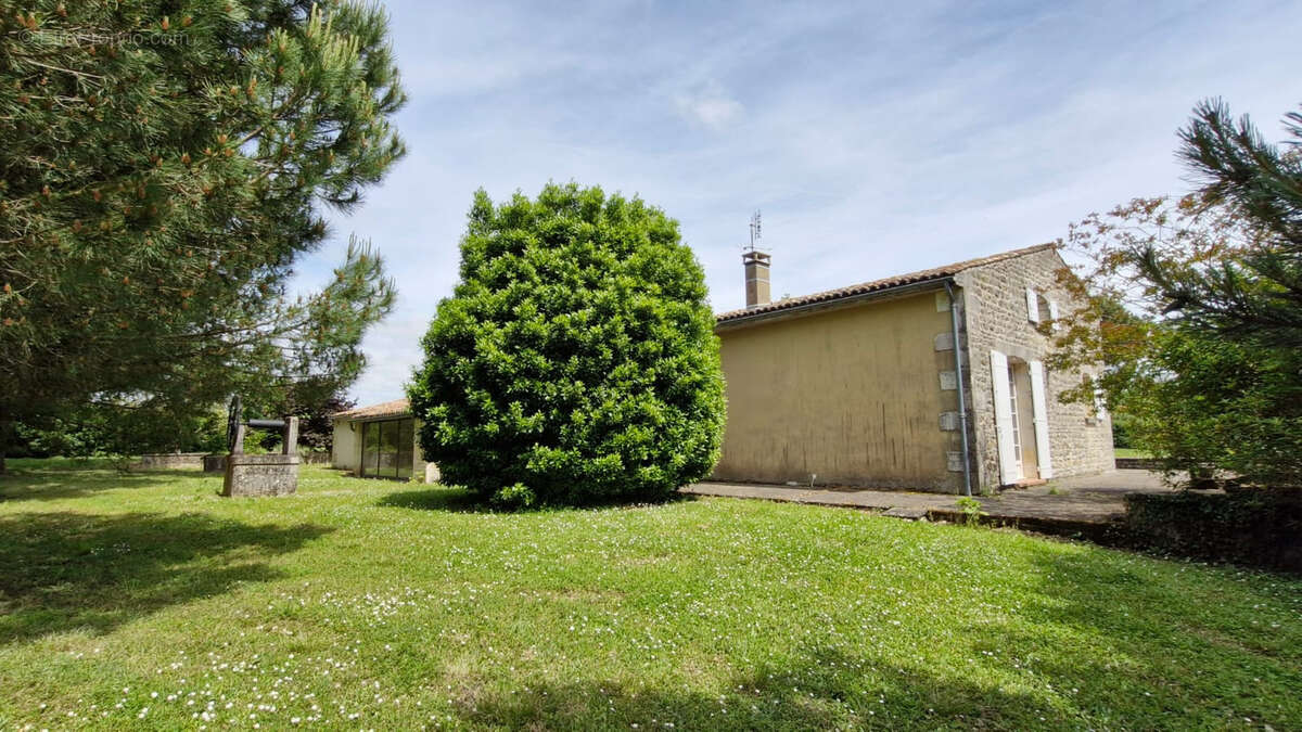 Maison à CHENAC-SAINT-SEURIN-D&#039;UZET