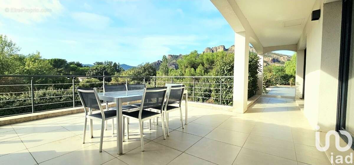 Photo 8 - Maison à ROQUEBRUNE-SUR-ARGENS