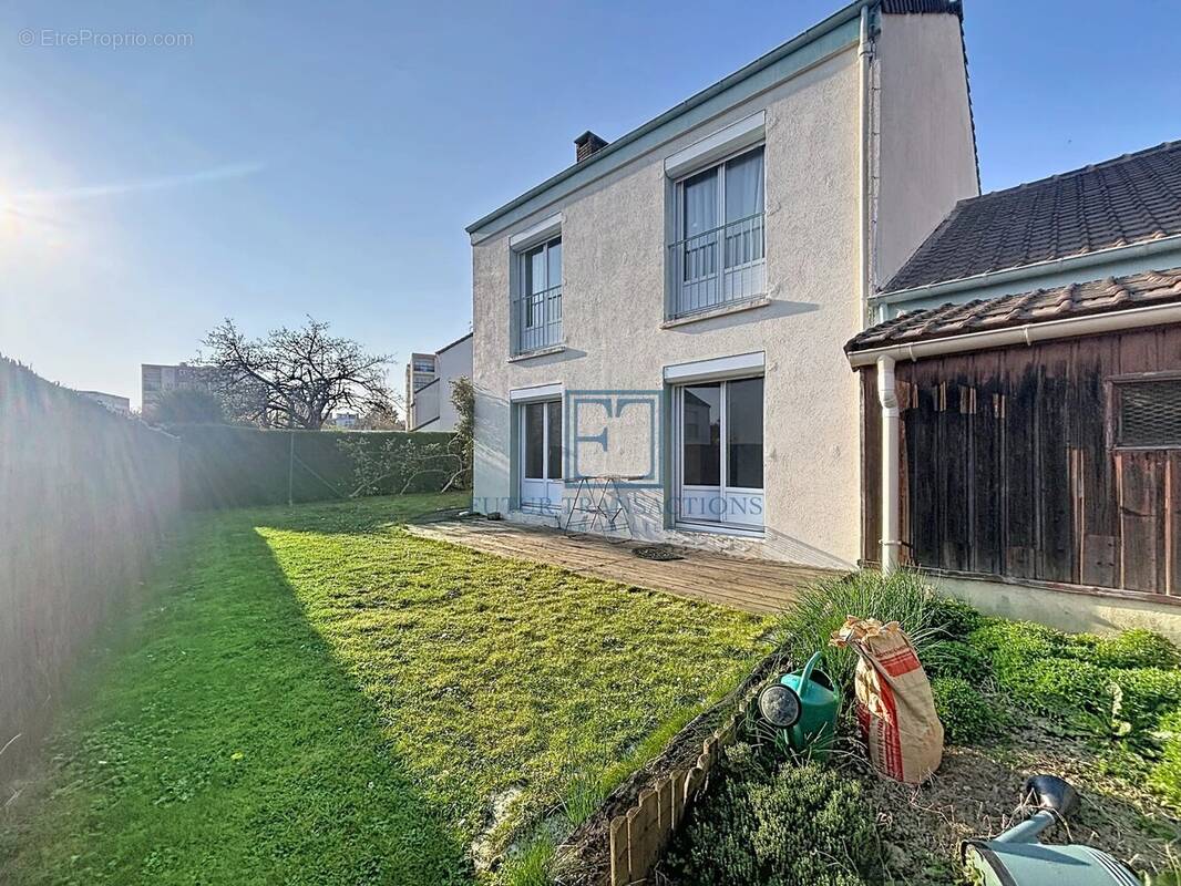 Maison à ELANCOURT