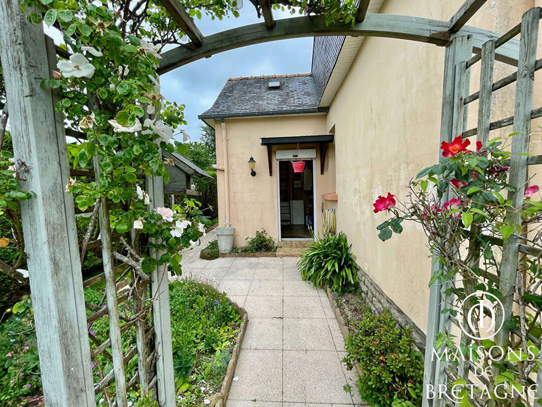Maison à SAINT-THURIEN