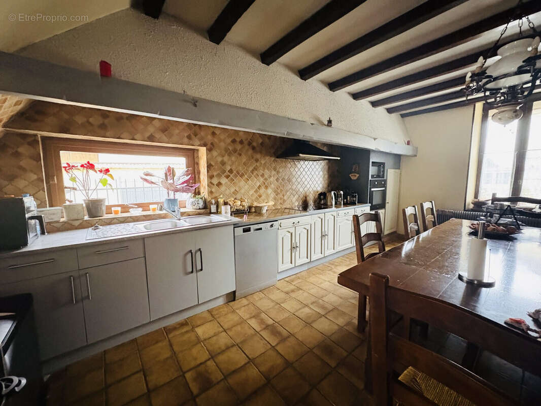 Maison à MAIZIERES-LA-GRANDE-PAROISSE