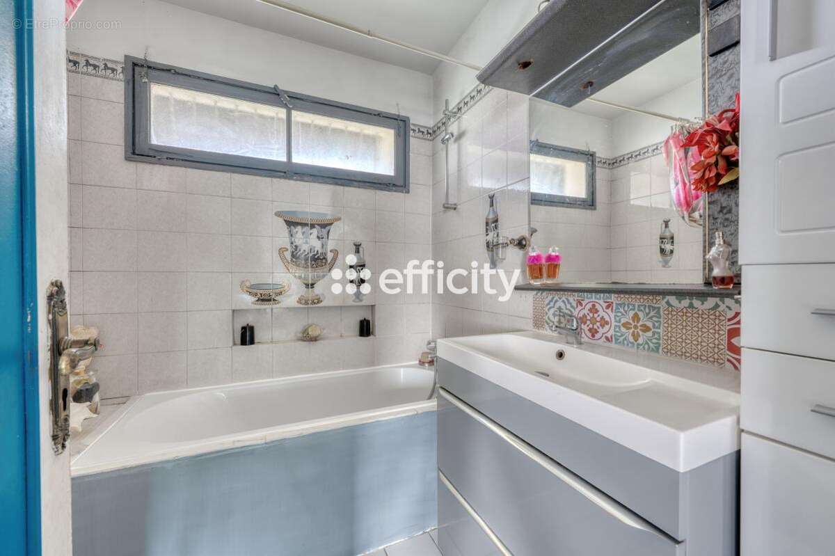 Maison à COMBS-LA-VILLE