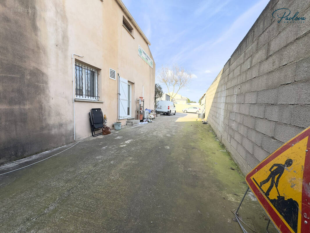 Commerce à CASTRIES