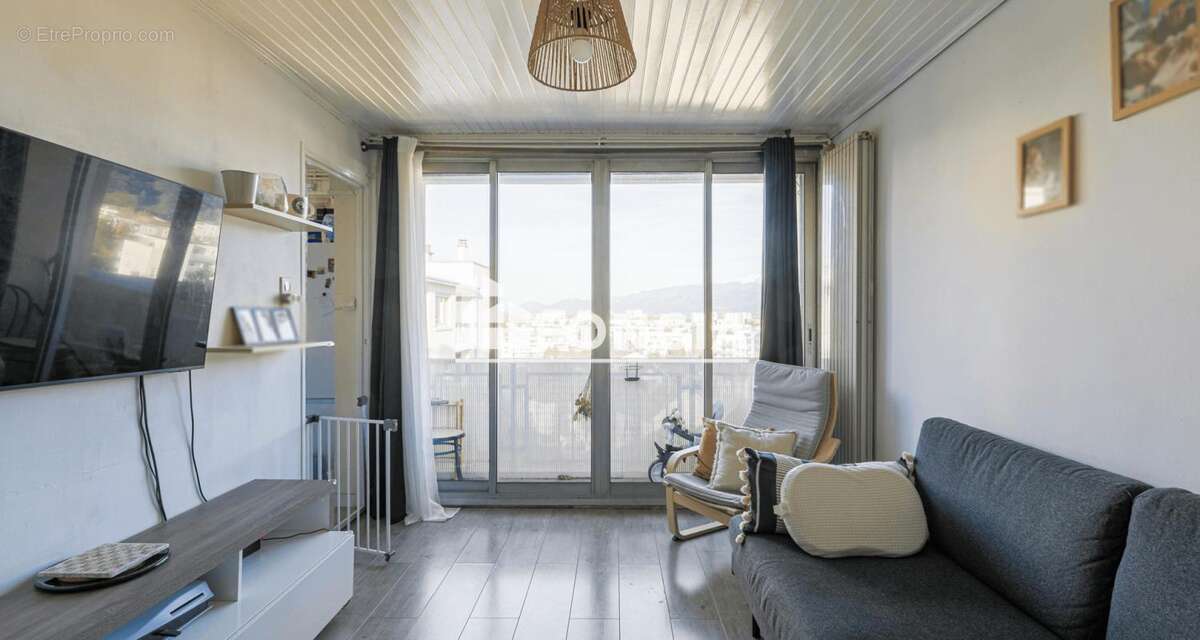 Appartement à SAINT-MARTIN-D'HERES