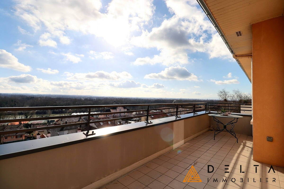 Appartement à NEYRON