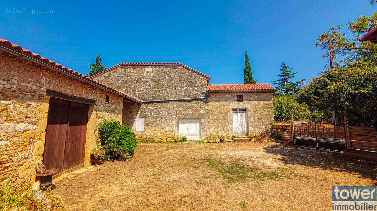 Corps de ferme de caractere  maison de maitre, logement independant et 300 m2 de dependances. 46700 soturac - photo 5
