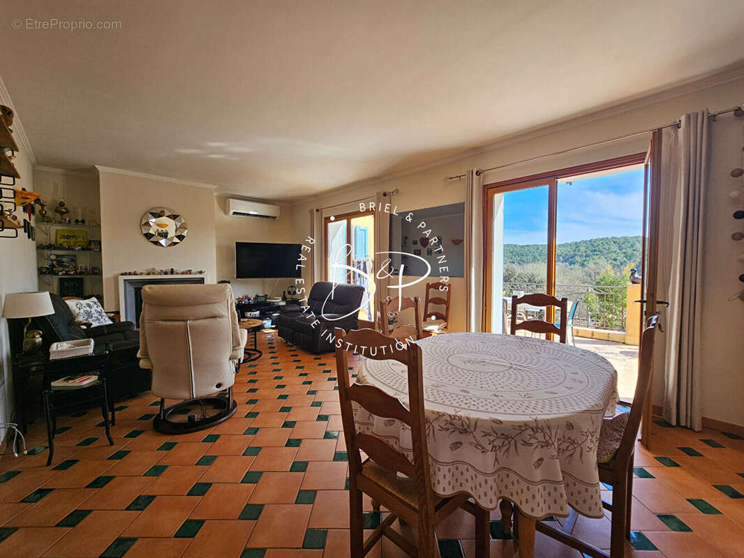 Maison à ENTRECASTEAUX