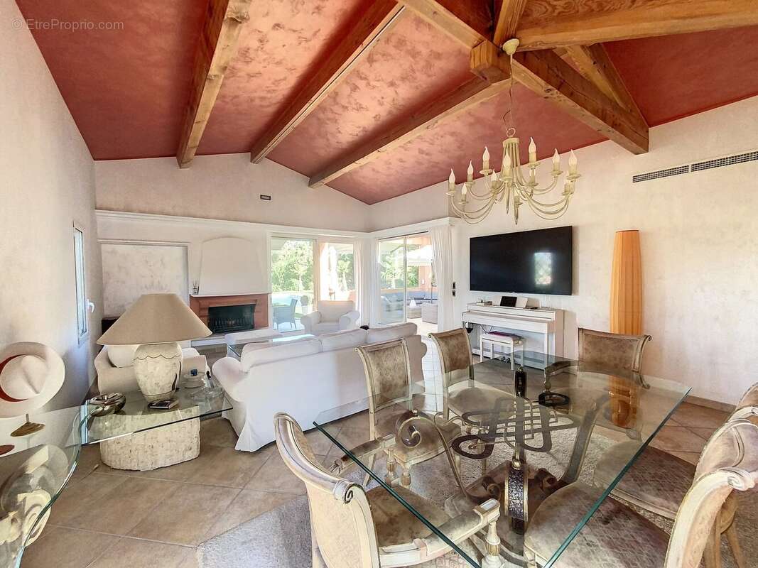 Maison à MANDELIEU-LA-NAPOULE