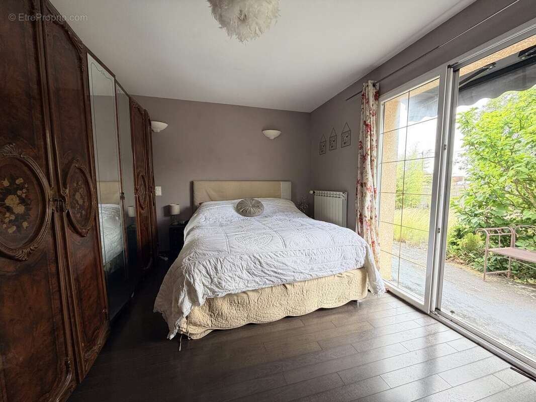 Maison 130 m² à Saint-Clement-De-Regnat  - photo 8