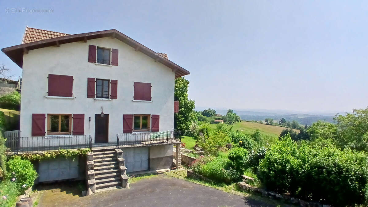 Maison à VOLLORE-VILLE