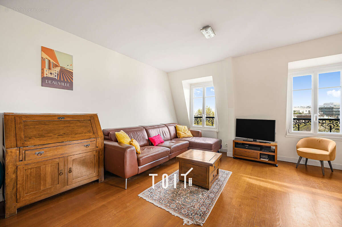 Appartement à PARIS-14E