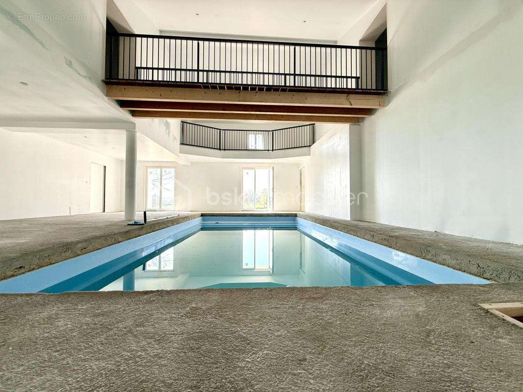 RARE – Propriété 363 m² – 10 chambres – Piscine intérieure – Idéal gîte - photo 4