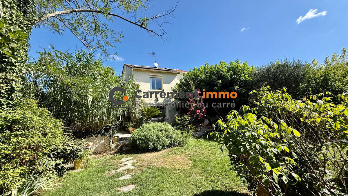 Maison à SAINT-CLEMENT-DE-RIVIERE