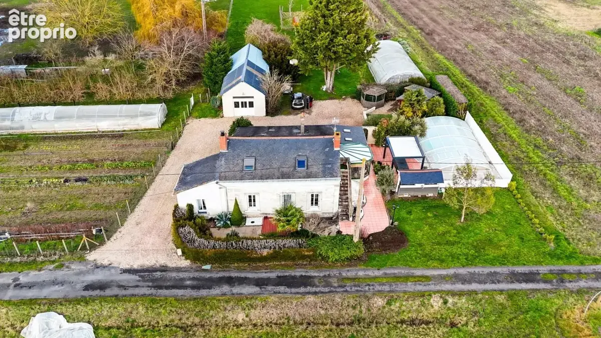 Maison en pierre de Loire à Saumur avec piscine, dépendances et terrain de 8 147m2 - photo 17
