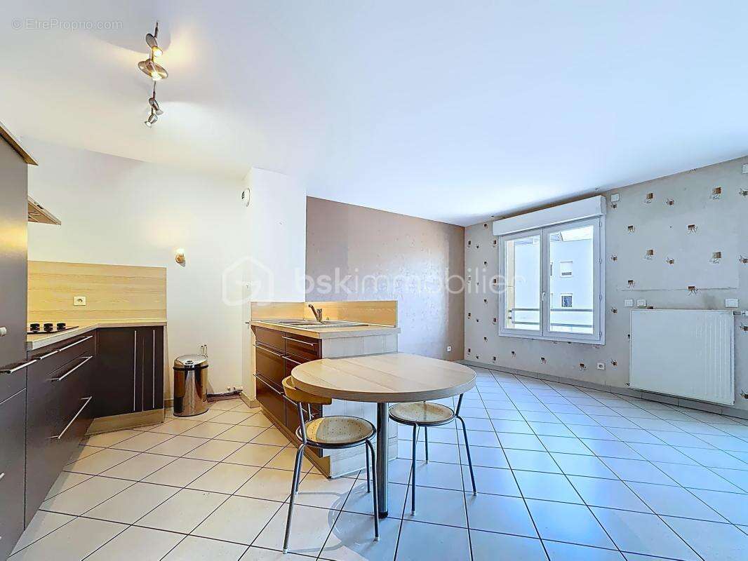 Appartement T4 de 83 m² avec terrasse – Fontaine - photo 3