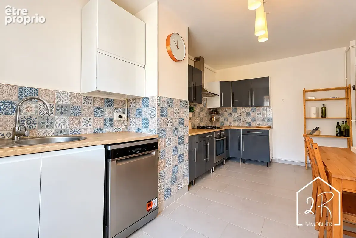 Appartement T4 - 79 m2 - Parking - Cave - photo 7
