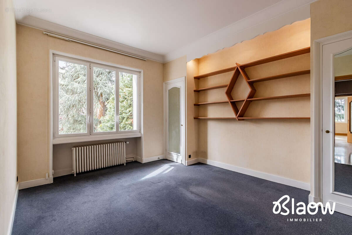 Maison 450 m² à Saint-Etienne  - photo 6