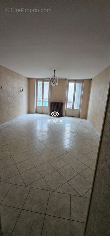 Appartement à LES MARTRES-DE-VEYRE