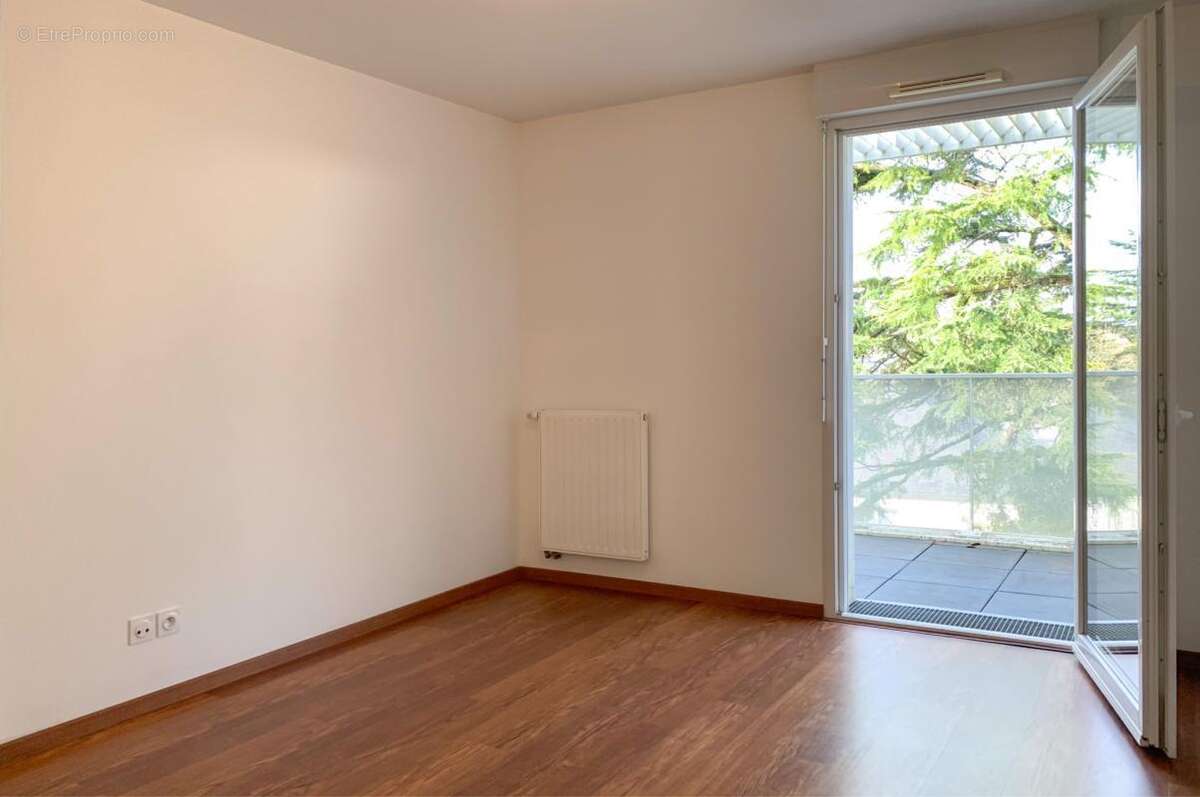 Appartement duplex T3 de 74 m2 avec terrasse de 31 m2 et bal - photo 3