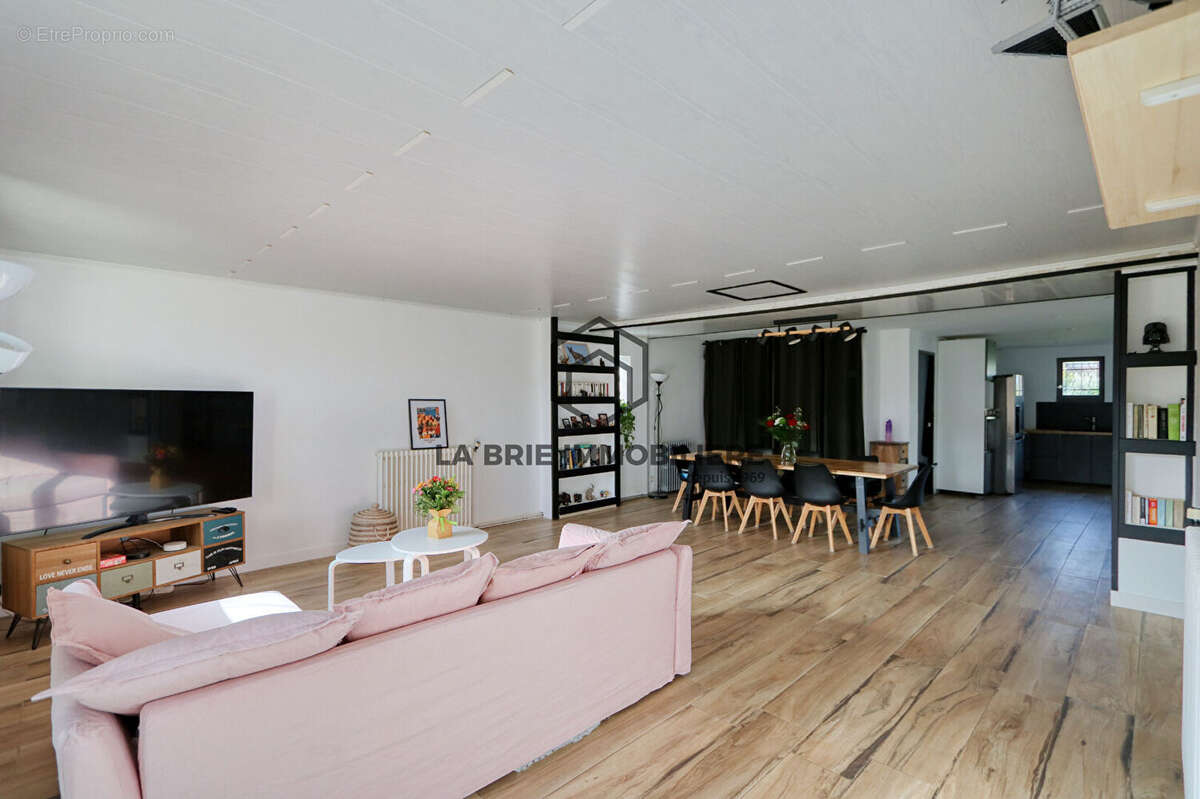 Maison à VILLECRESNES