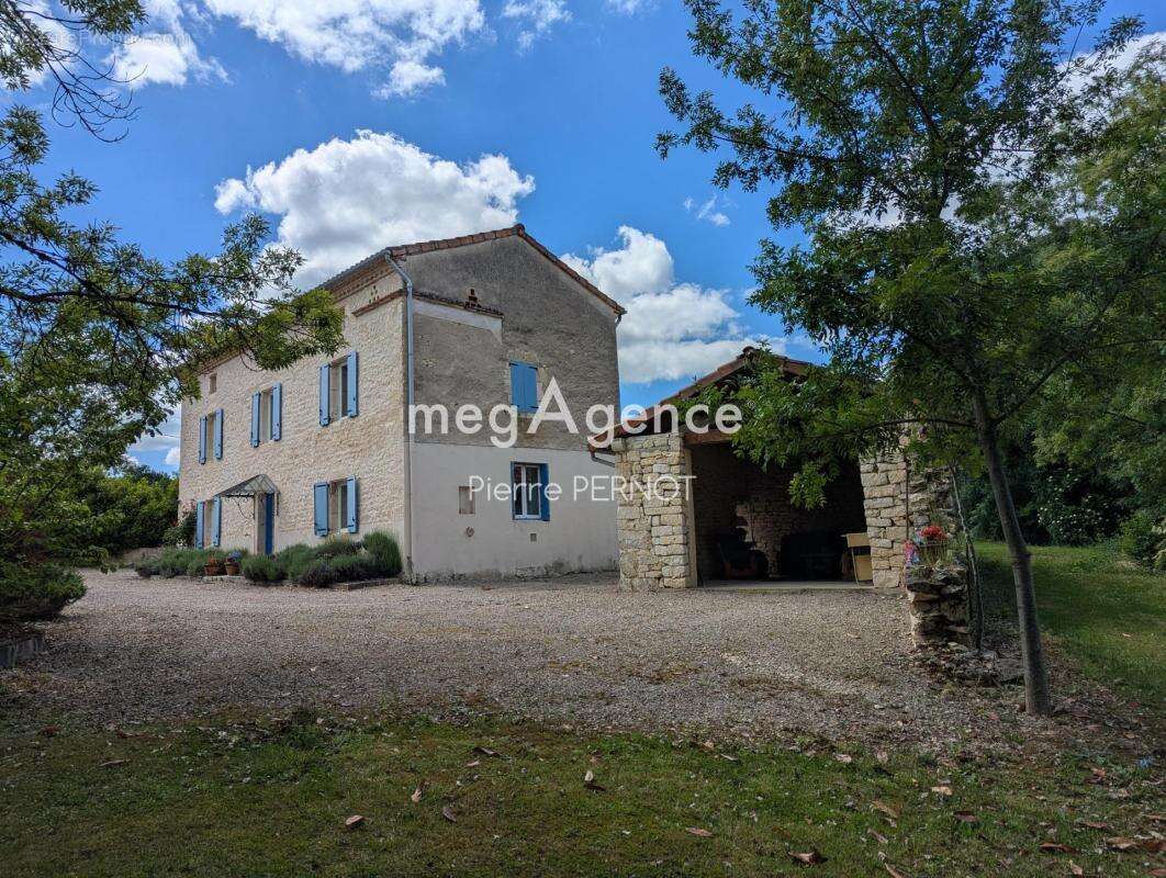 Gîte en Pierre sur Parc de 2,6 hectares - photo 2