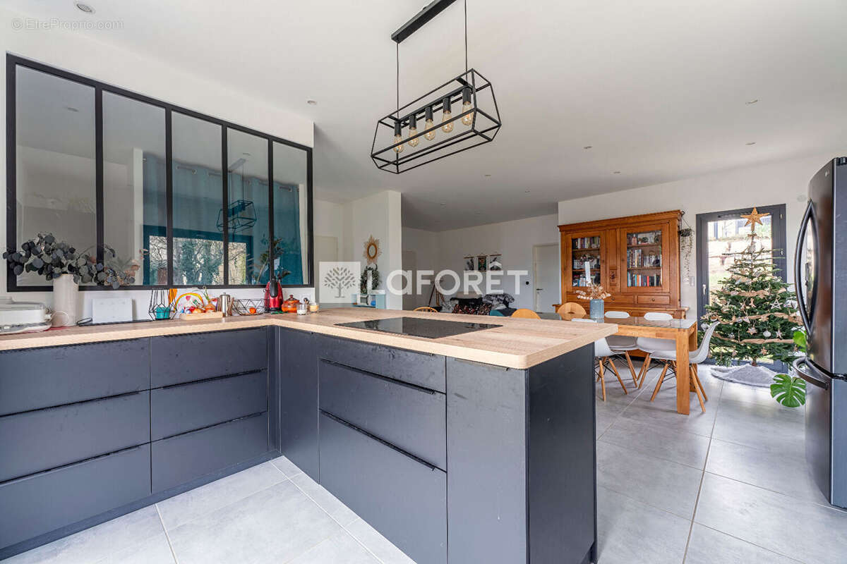 Maison à SOURCIEUX-LES-MINES