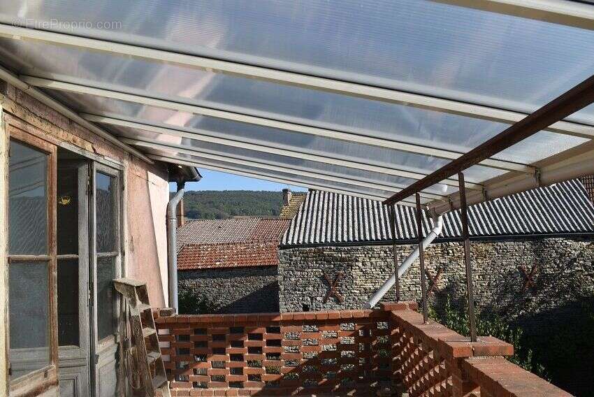 Maison à SALORNAY-SUR-GUYE