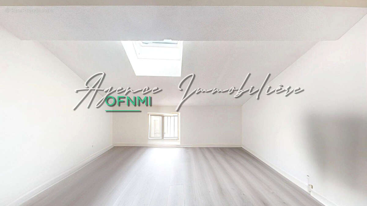 Appartement à SURY-LE-COMTAL