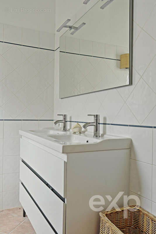 Salle d'eau &amp; WC - Maison à LOIX