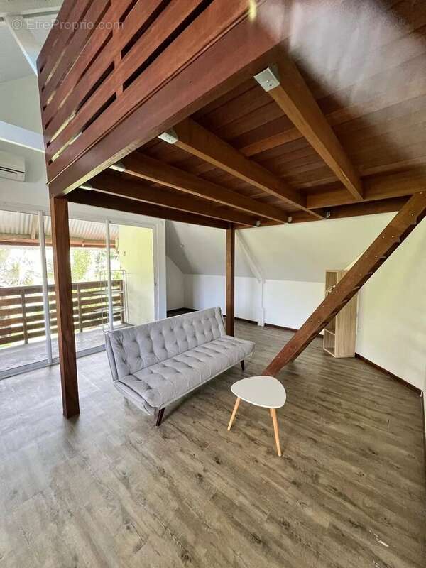 Appartement à REMIRE-MONTJOLY