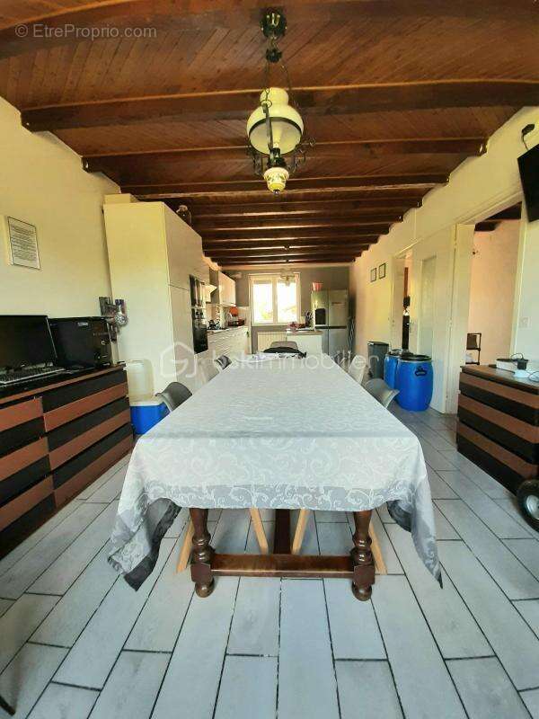 Maison à LA CHAPELLE-MONTBRANDEIX