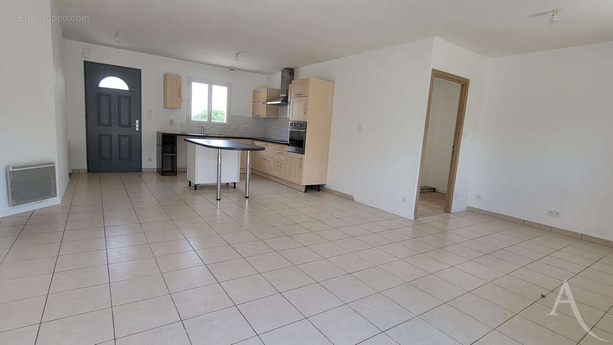 Maison à vendre Saint Etienne Du Bois - photo 3