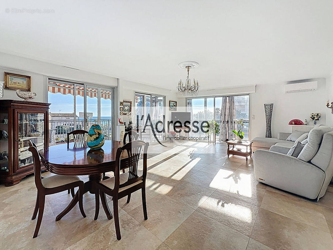 Appartement à VALLAURIS