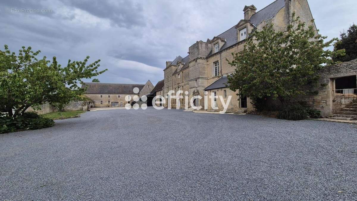Maison à VIENNE-EN-BESSIN
