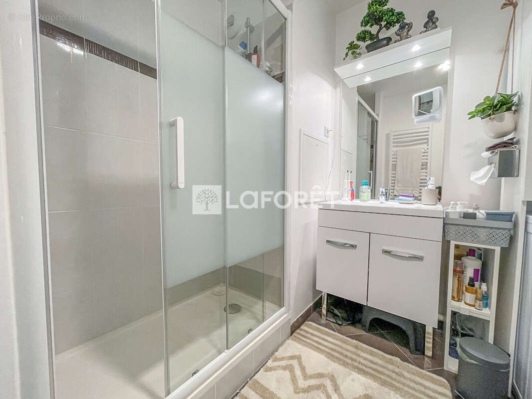 EXCLUSIVITÉ - T3 60m² avec ascenseur et  parking privé - Proche Mandres les Roses - photo 9