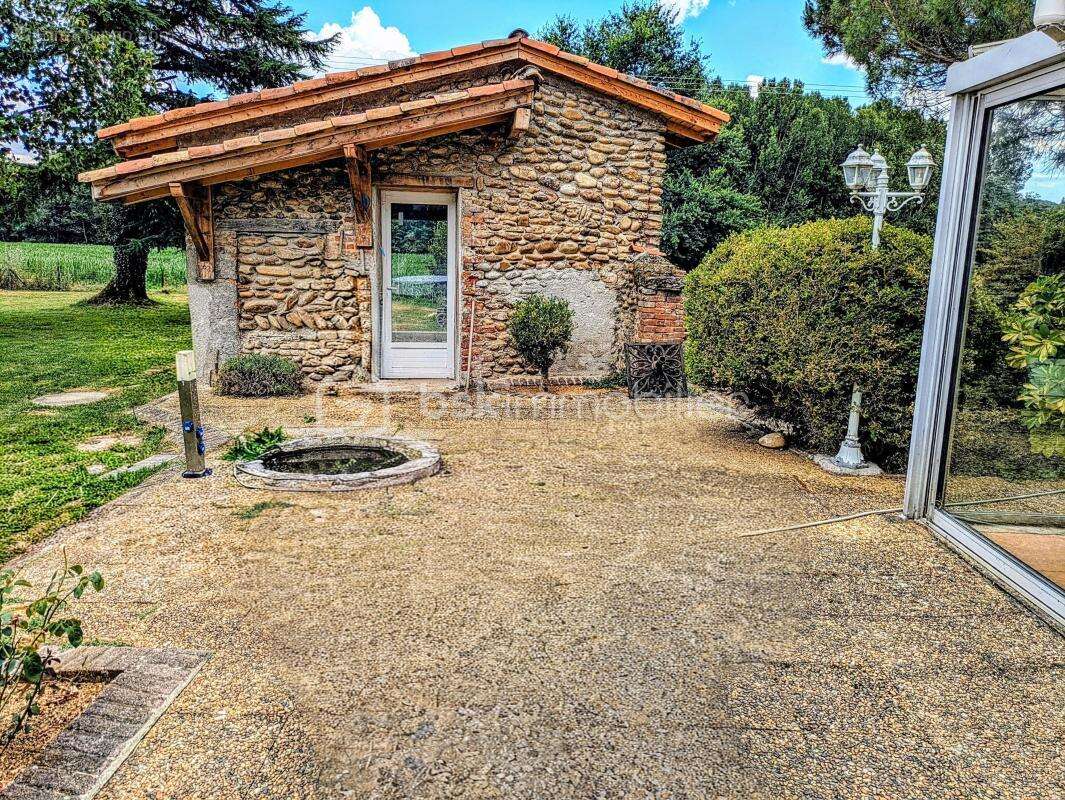 EXCLUSIVITÉ – Ancien corps de ferme sur 5,6 hectares avec dépendances, verger et rivière - photo 13