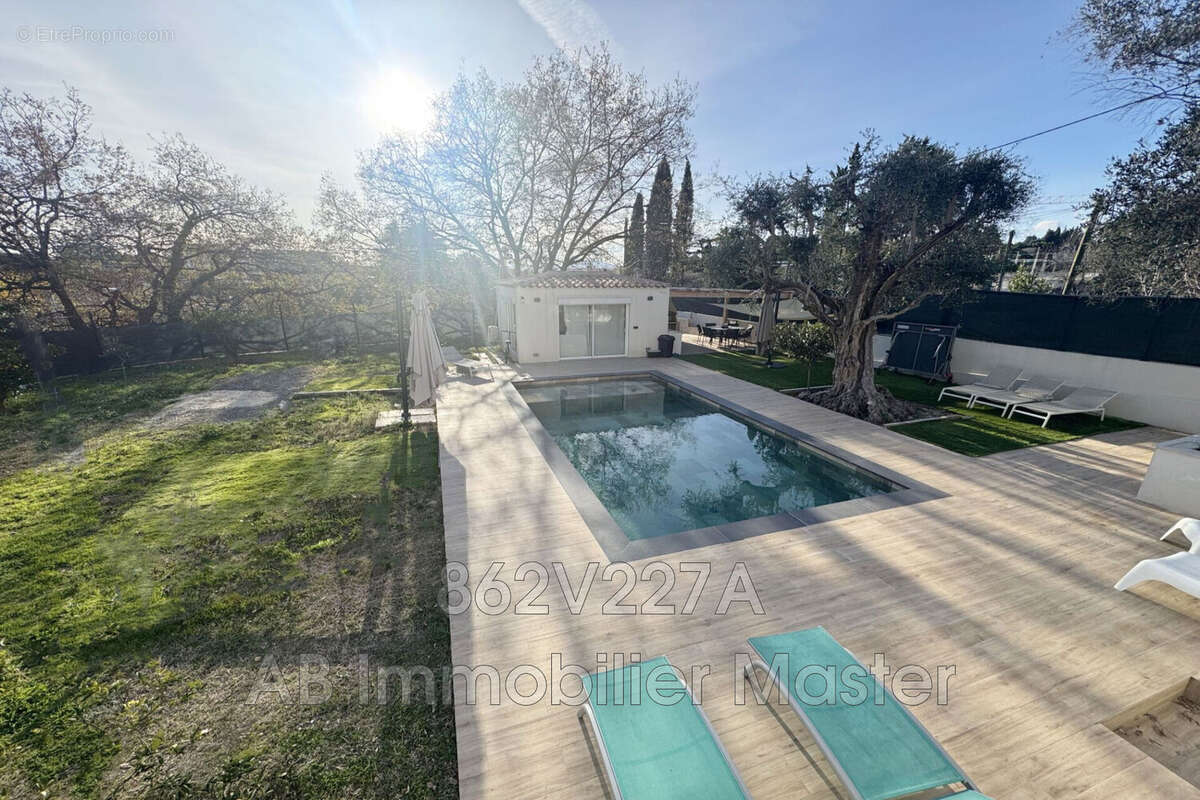 Appartement à MOUGINS