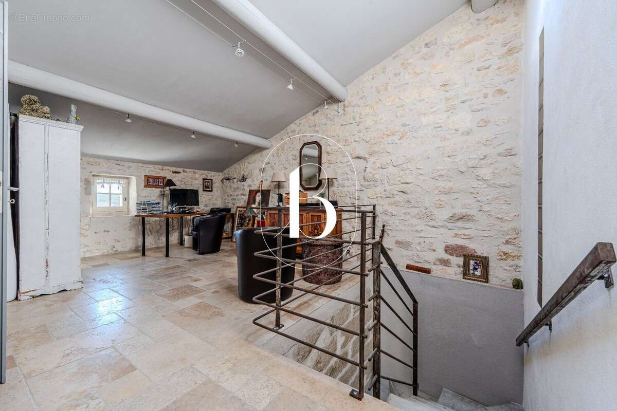 Charmante maison de village entièrement restaurée avec piscine et vue exceptionnelle - photo 19