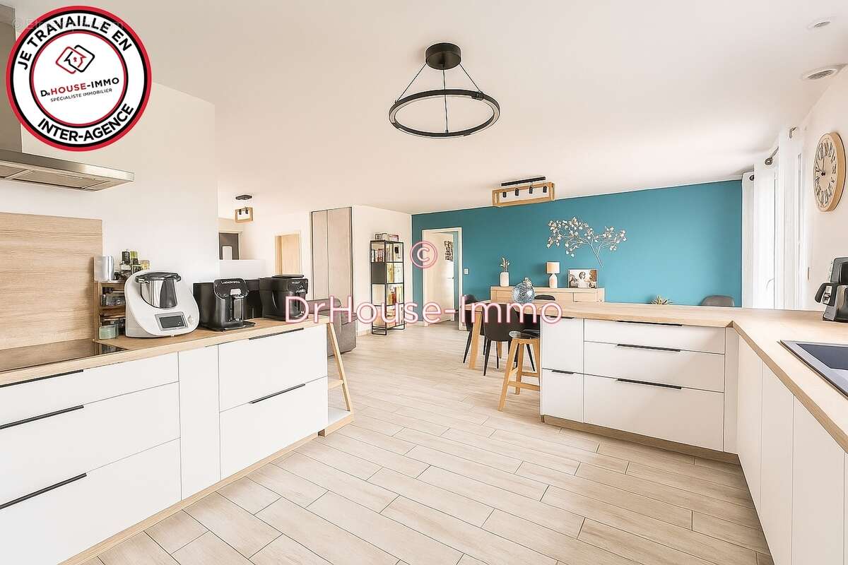 Maison à SAINTE-NEOMAYE