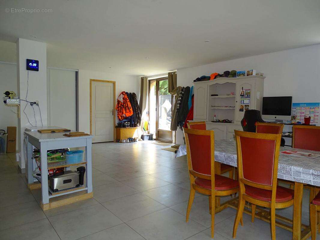 Ensemble immobilier Saint Leon Sur Vézère 8 pièce(s) 210.48 m2 - photo 7
