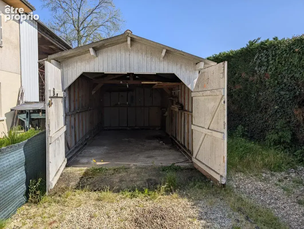 Parking à POMEROL
