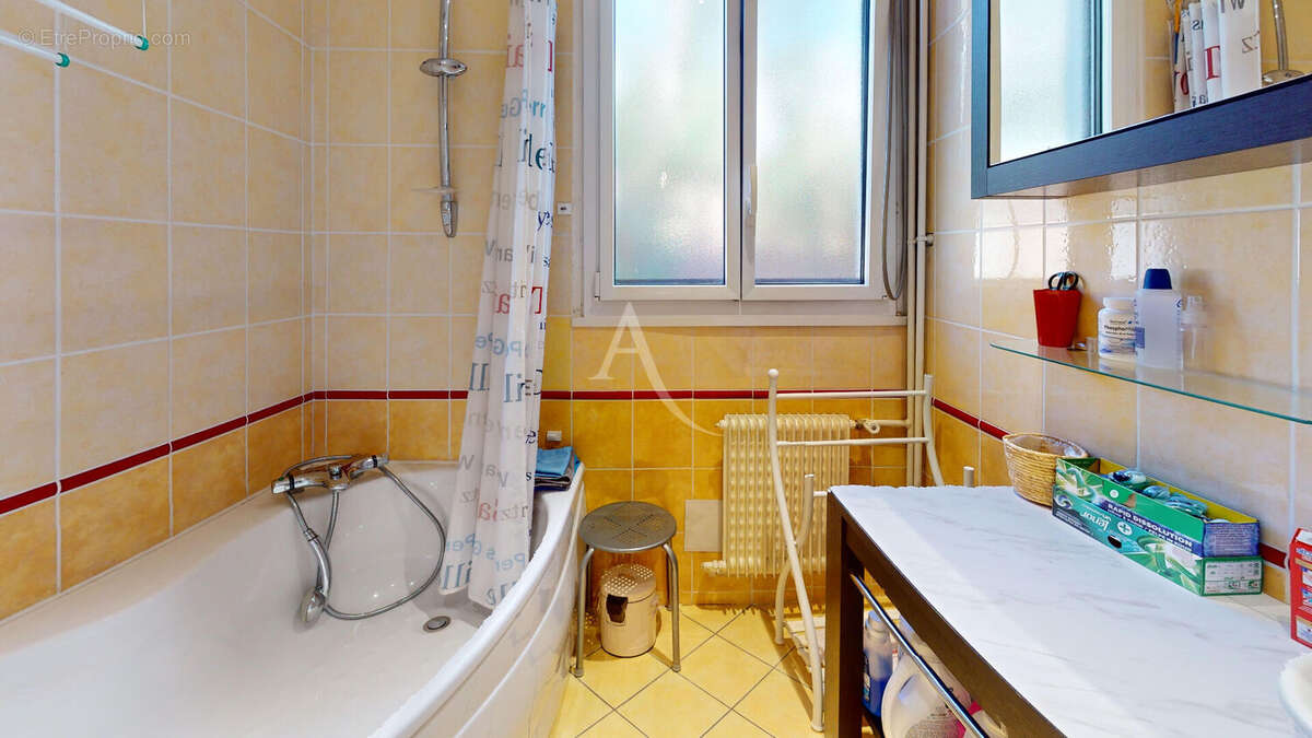 Appartement à LE MESNIL-LE-ROI