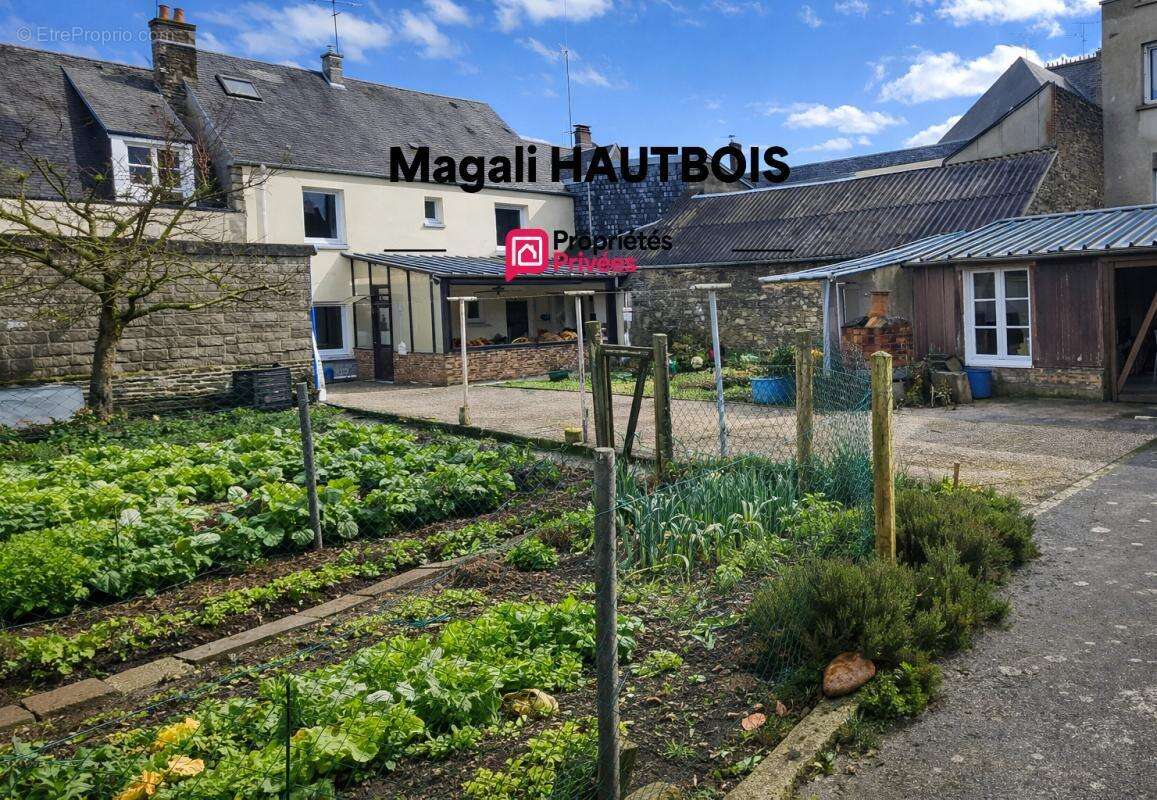 Maison à SAINT-HILAIRE-DU-HARCOUET