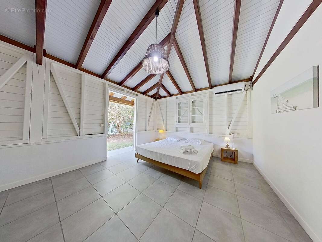 LES TROIS ILETS VILLA P6 bis -165 m² Hab / - Terrain de 986 m² - Piscine - Plain pied - A Vendre Martinique (972) - photo 11