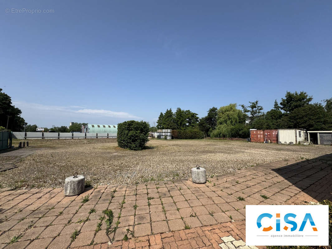 Commerce à VERNEUIL-EN-HALATTE